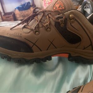 Men's Tan and Black Athletic Shoes